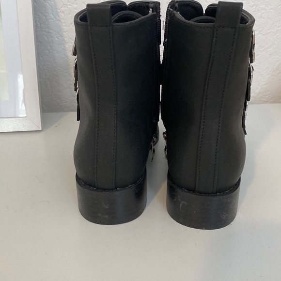 Black & Silver zip up boots with buckles. Size 7 - Picture 4 of 5